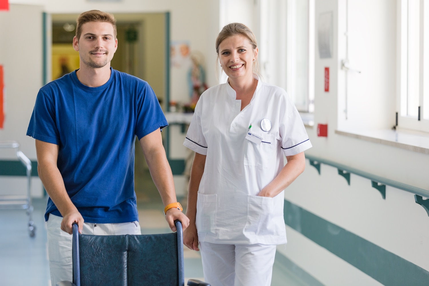 Patient information for artificial hip or knee joint replacement