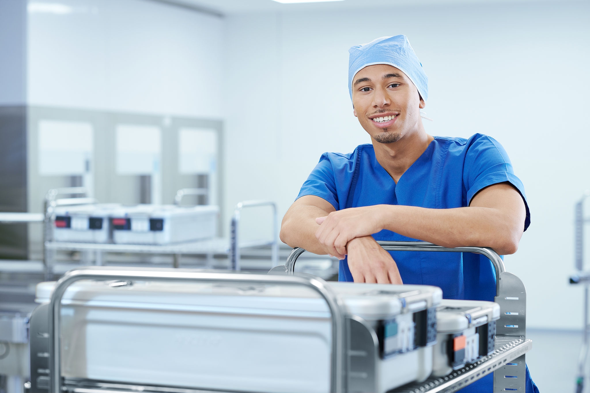 The sterile container system AESCULAP Aicon® sets new quality standards in sterile reprocessing of medical instruments with reliable safety and user-friendly handling. 