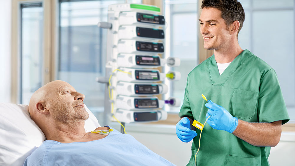 nurse with an original perfusor line nrfit for regional anesthesia